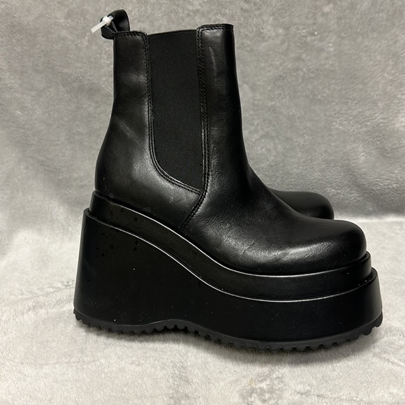 Steve Madden Platform Boots - Burning Man - Picture 2 of 8